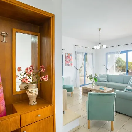 Sleeps 8 With Pool And Air Con Vilă Peyia