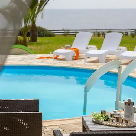 Sleeps 8 With Pool And Air Con *