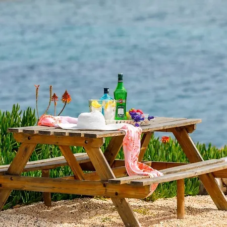 Sleeps 8 With Pool And Air Con فيلة