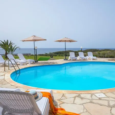 Sleeps 8 With Pool And Air Con *