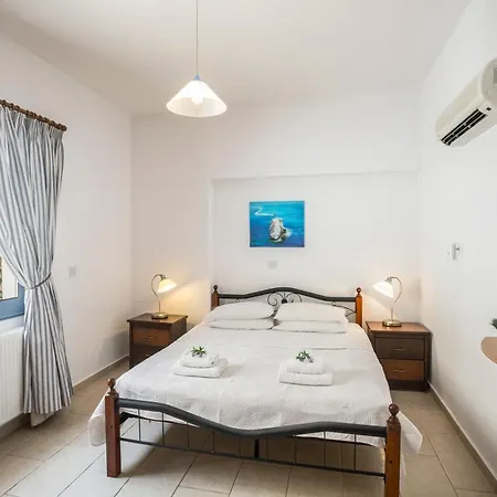 빌라 Sleeps 8 With Pool And Air Con